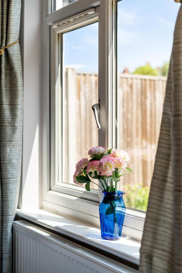 Lovely Garden Apartment In Wimbledon Town Centre With Private Parking By Wimbledon Holiday Lets Лондон Екстер'єр фото
