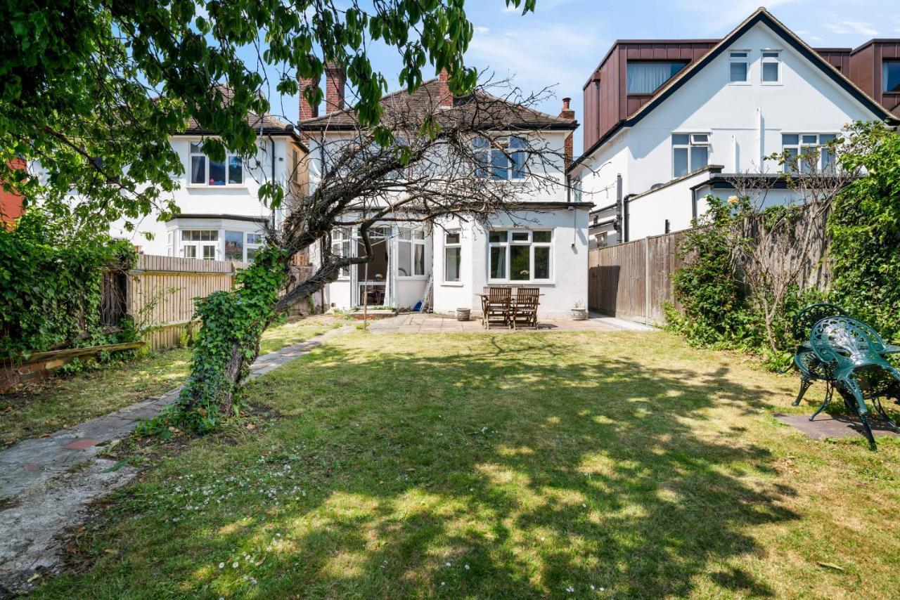 Lovely Garden Apartment In Wimbledon Town Centre With Private Parking By Wimbledon Holiday Lets Лондон Екстер'єр фото
