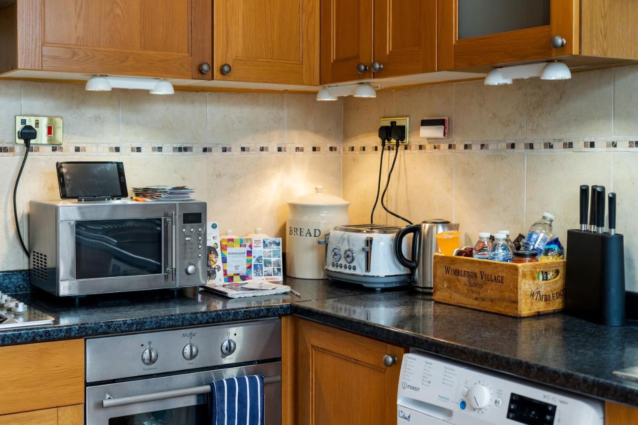 Lovely Garden Apartment In Wimbledon Town Centre With Private Parking By Wimbledon Holiday Lets Лондон Екстер'єр фото