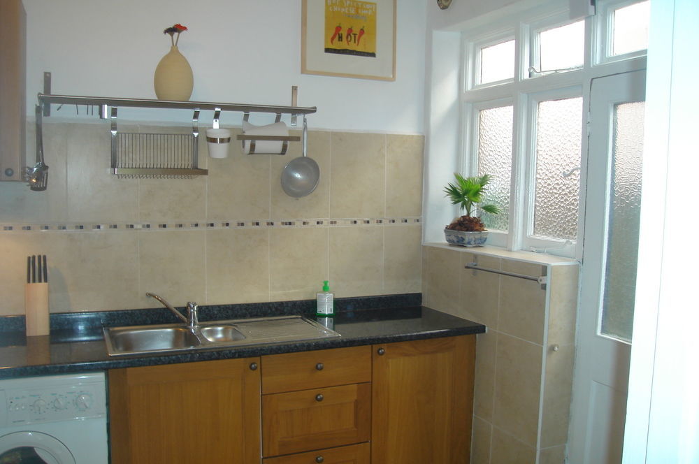 Lovely Garden Apartment In Wimbledon Town Centre With Private Parking By Wimbledon Holiday Lets Лондон Екстер'єр фото