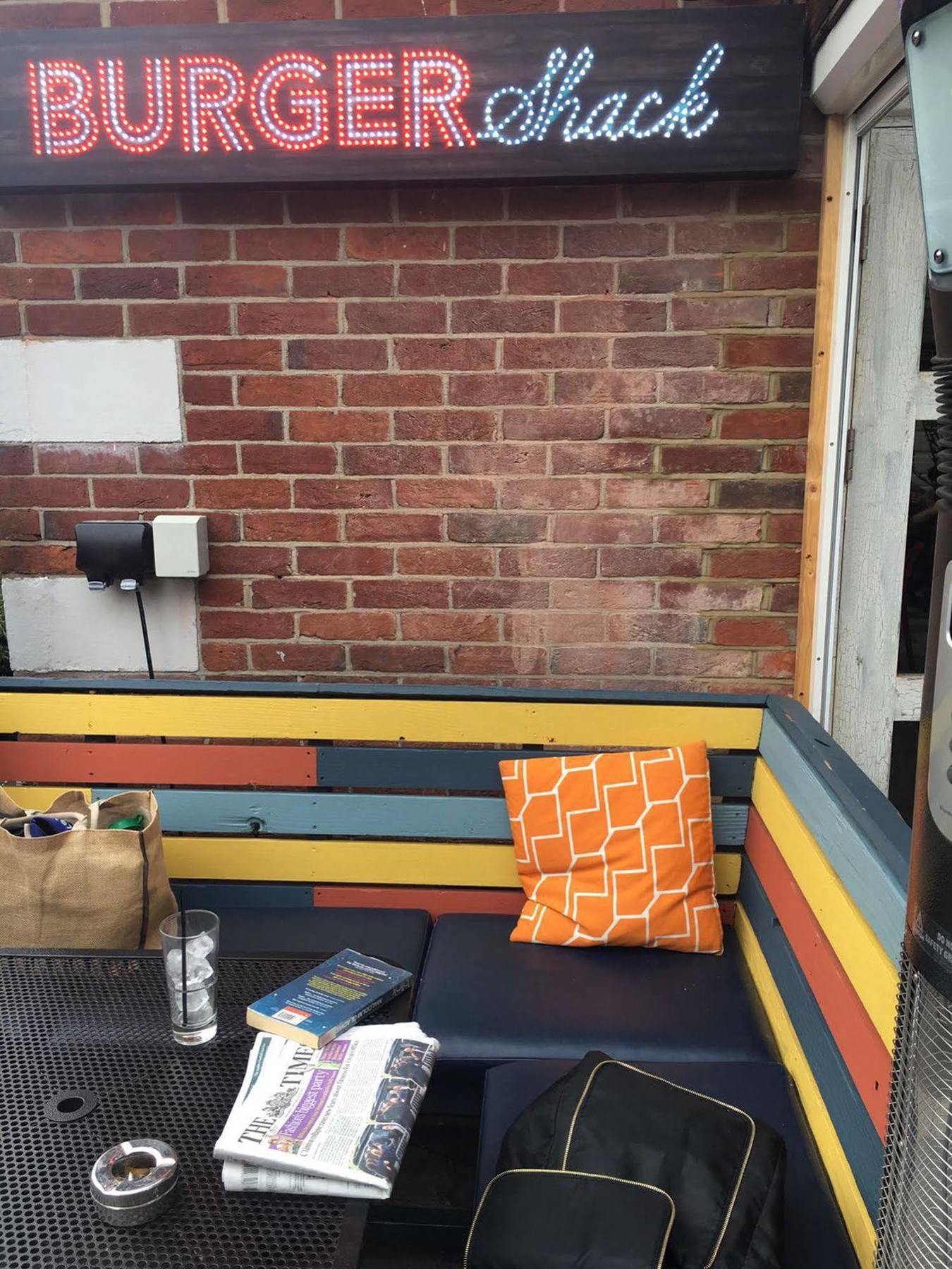 Lovely Garden Apartment In Wimbledon Town Centre With Private Parking By Wimbledon Holiday Lets Лондон Екстер'єр фото