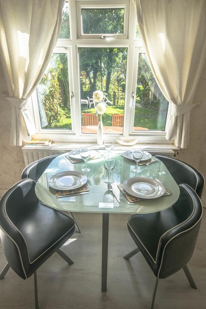 Lovely Garden Apartment In Wimbledon Town Centre With Private Parking By Wimbledon Holiday Lets Лондон Екстер'єр фото