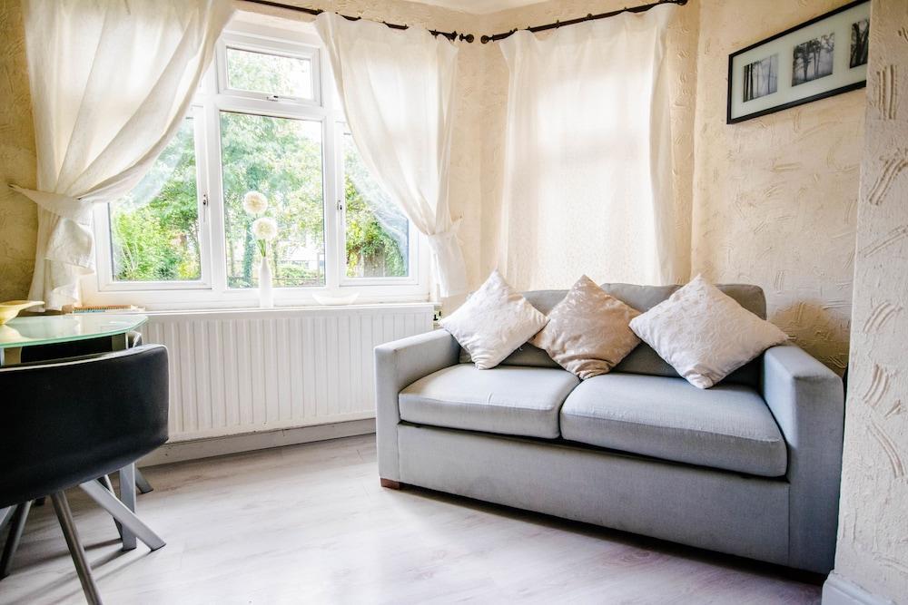 Lovely Garden Apartment In Wimbledon Town Centre With Private Parking By Wimbledon Holiday Lets Лондон Екстер'єр фото